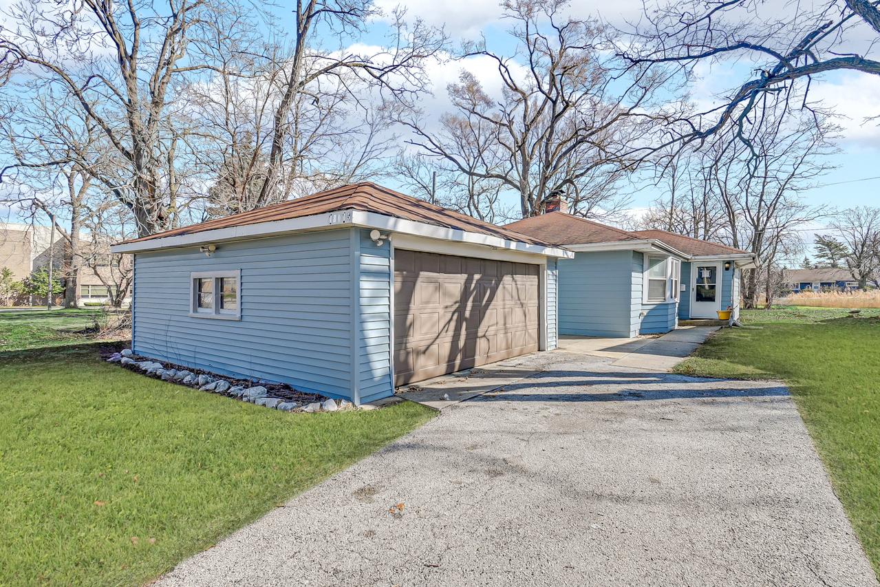 17015 Annetta Ave., Hazel Crest, IL 60429