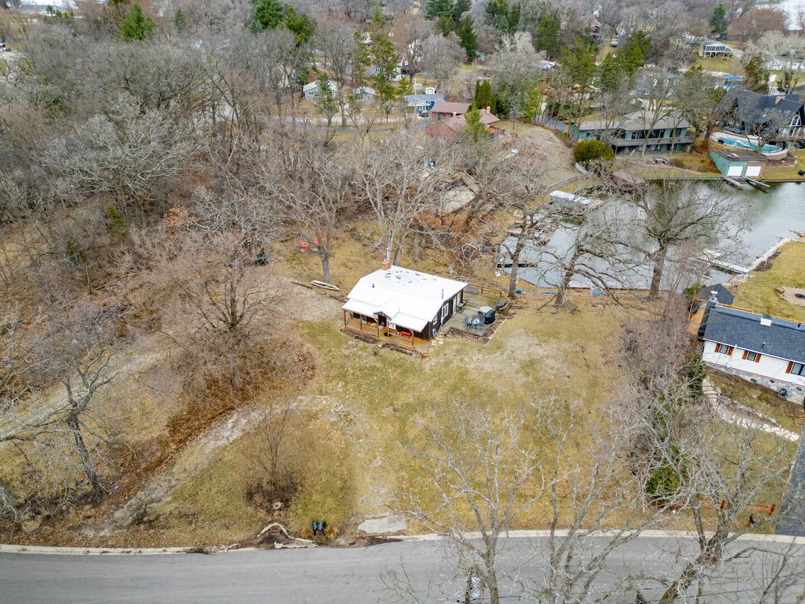 7920 Island Ln., Wonder Lake, IL 60097