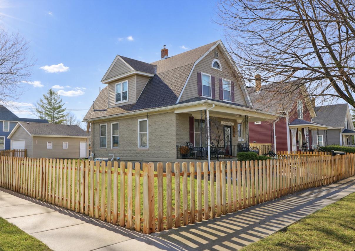 453 Orchard St., Elgin, IL 60123