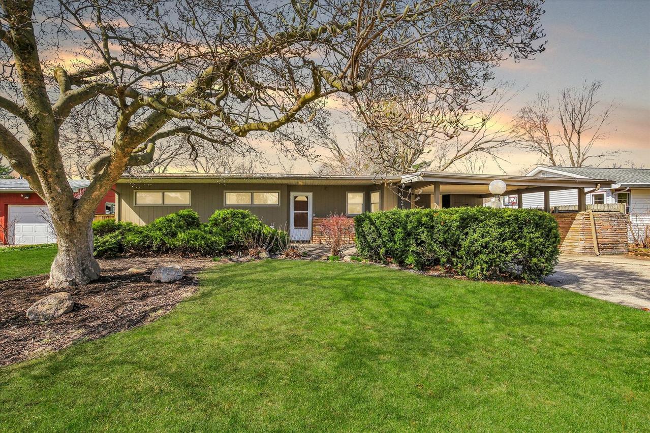 1421 Cambridge Dr., Champaign, IL 61821