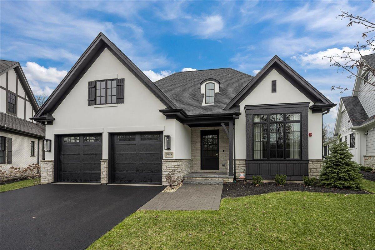 1955 Amberley Ct., Lake Forest, IL 60045