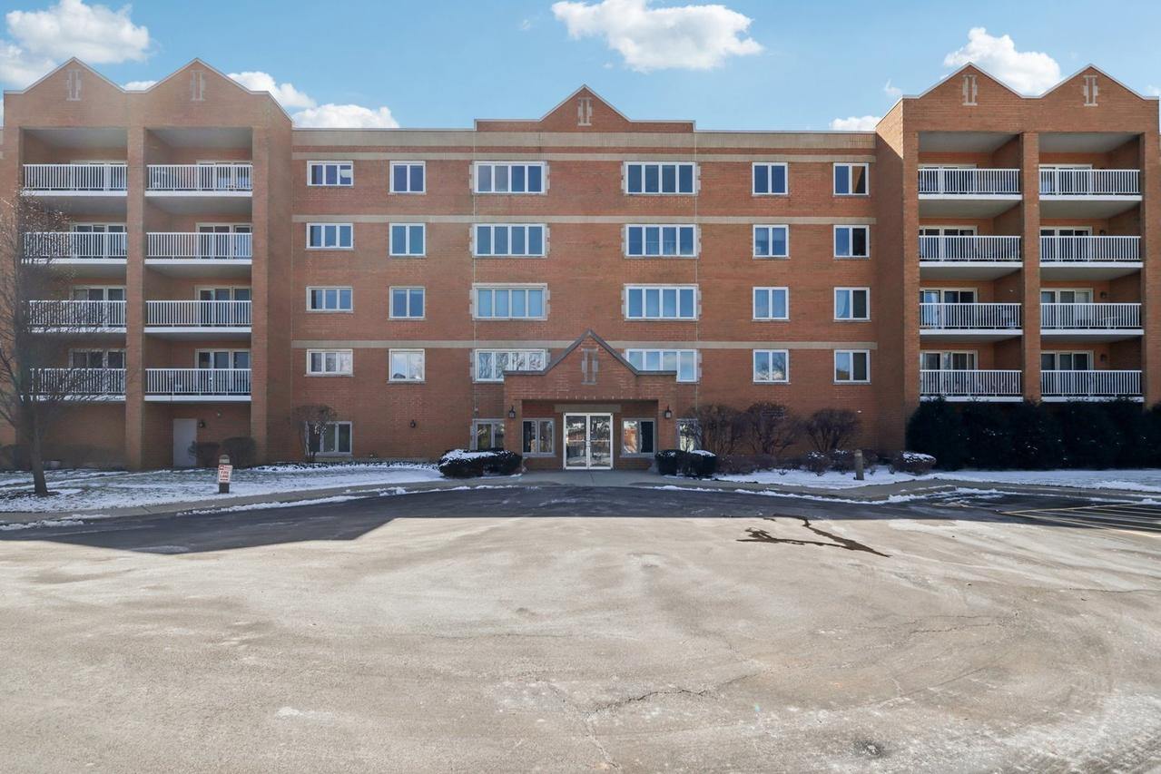 7450 N Waukegan Rd. #505, Niles, IL 60714