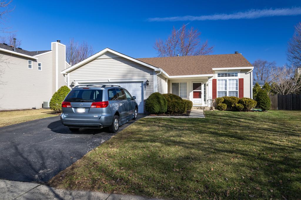 1882 Blossom Ridge Dr., Bolingbrook, IL 60490