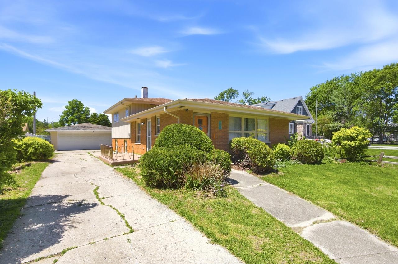 9224 Melvina Ave., Oak Lawn, IL 60453