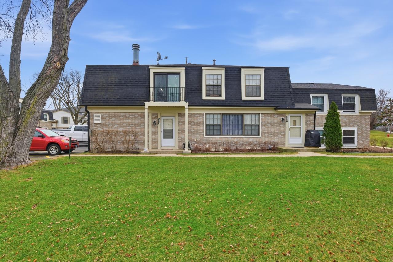 2198 N Oakbrook Cir., Palatine, IL 60074