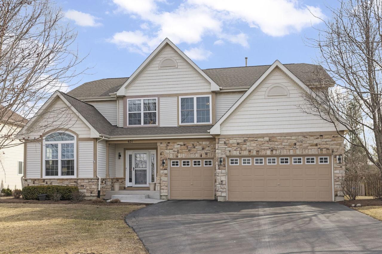 621 Western Dr., North Aurora, IL 60542