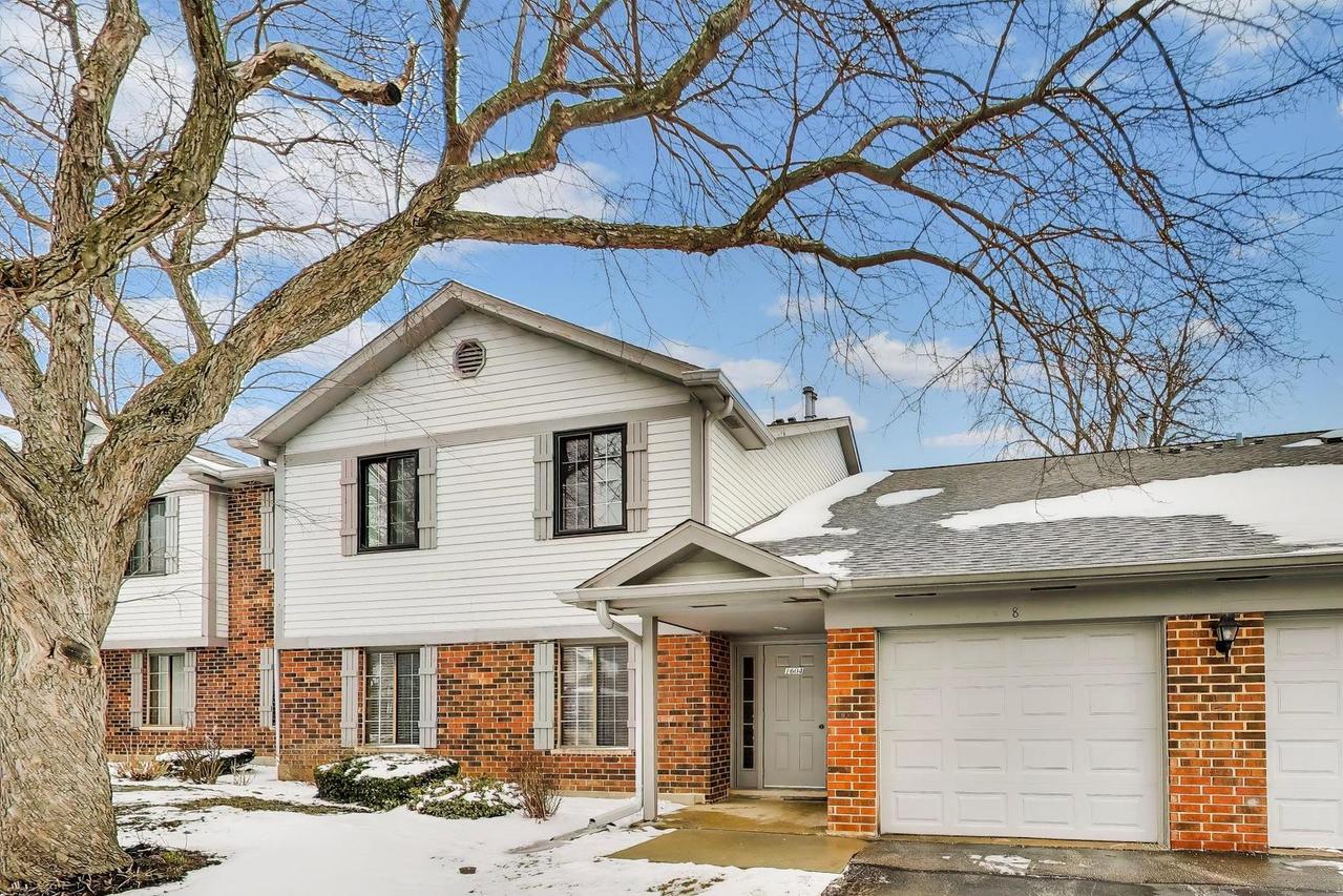 1604 W Partridge Ct. #8, Arlington Heights, IL 60004