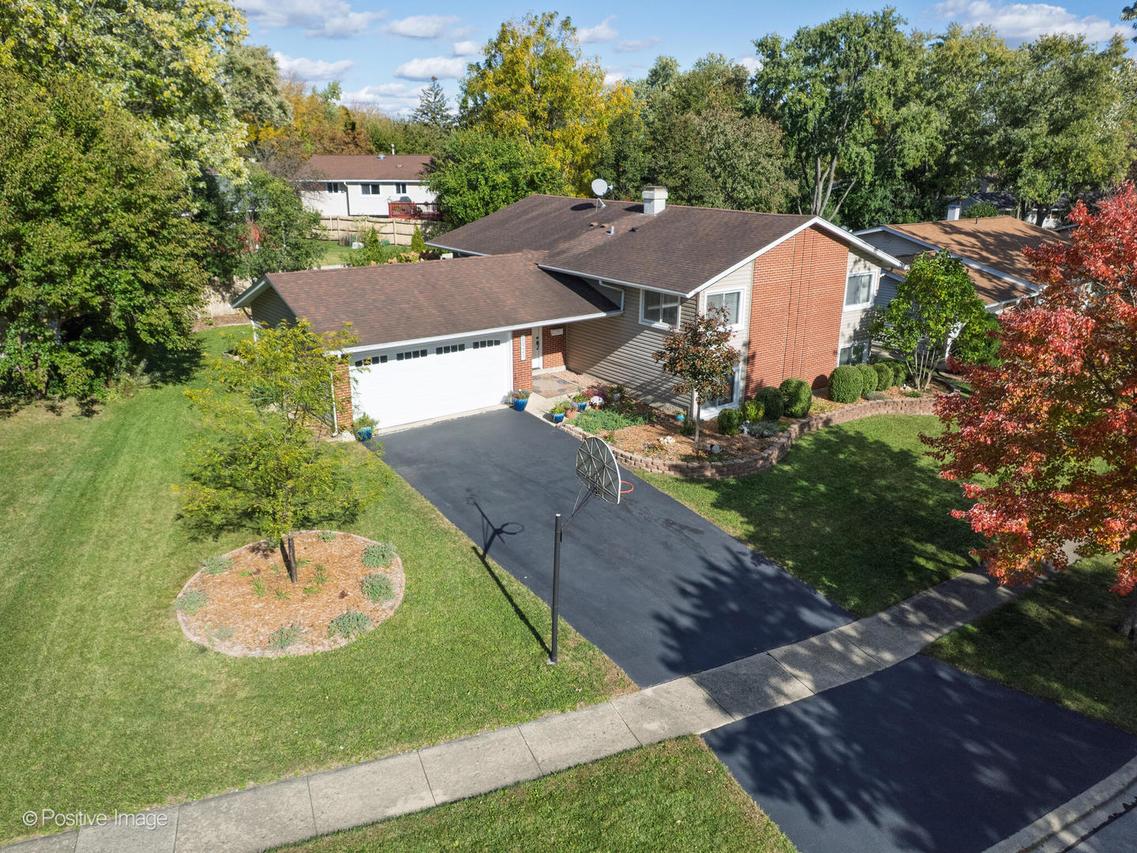 6921 Martin Dr., Woodridge, IL 60517