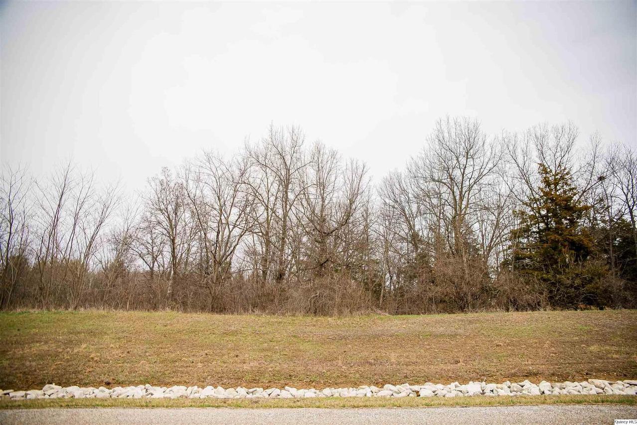 4523 Oakwood Dr, Quincy, IL 62305