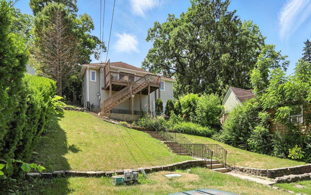 28629 W Ravine Dr., Barrington, IL 60010