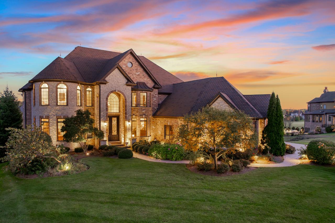 39W431 Long Meadow Ln., St. Charles, IL 60175