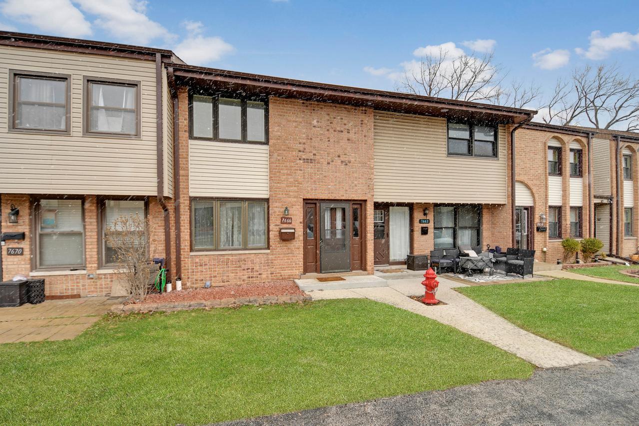 7666 S 88th Ct., Justice, IL 60458