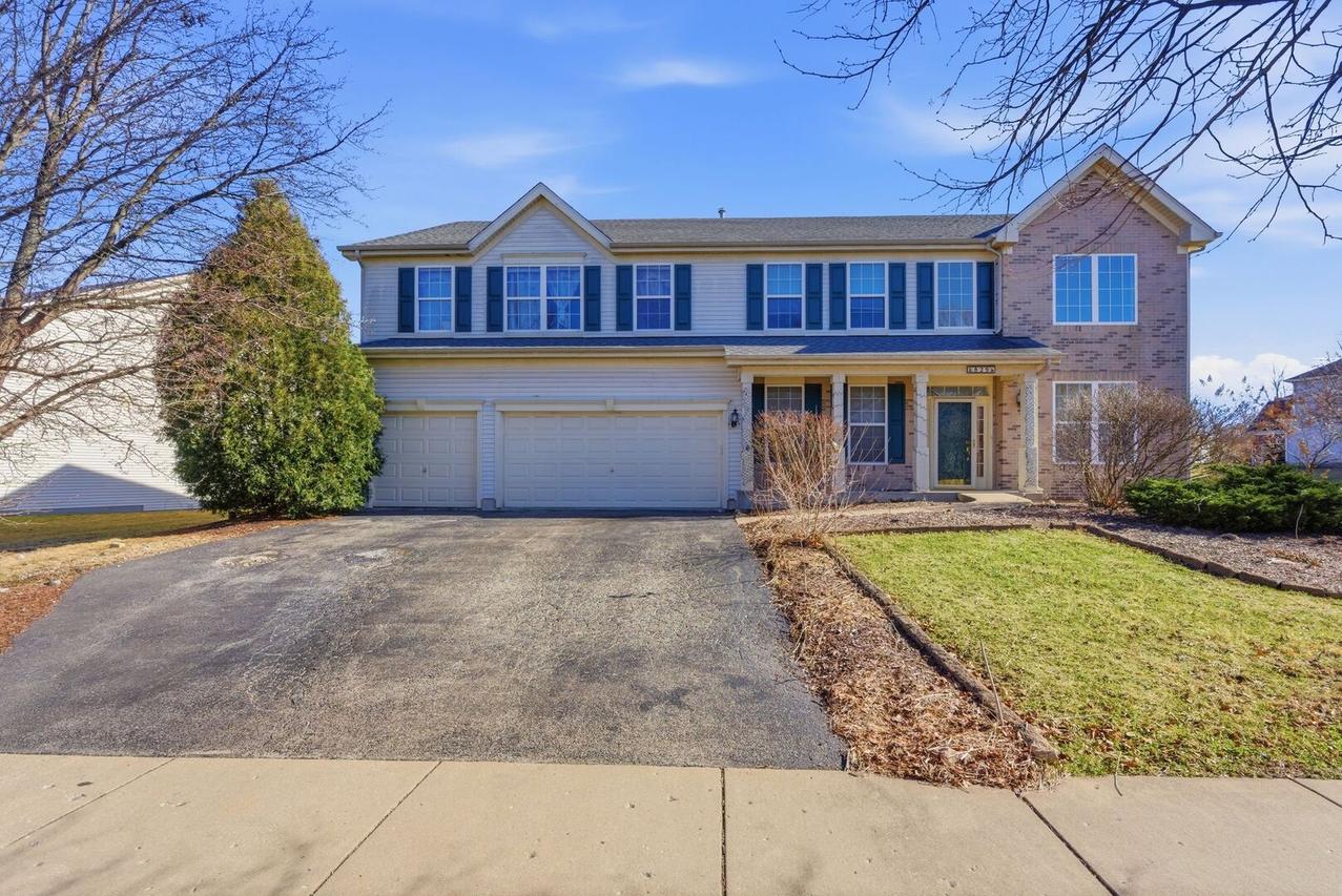 829 Lindsey Ln., Bolingbrook, IL 60440