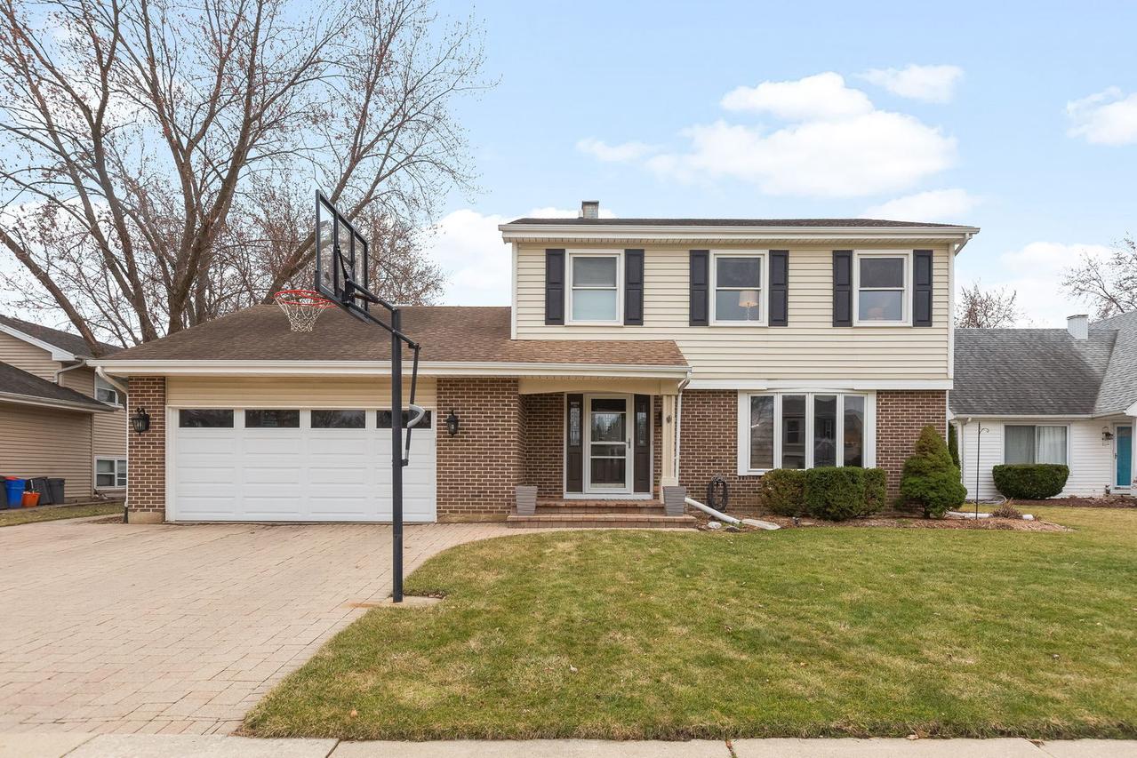 1015 Confederation Dr., Bartlett, IL 60103