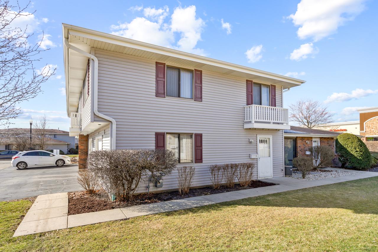 18 Dennis Ct., Schaumburg, IL 60193
