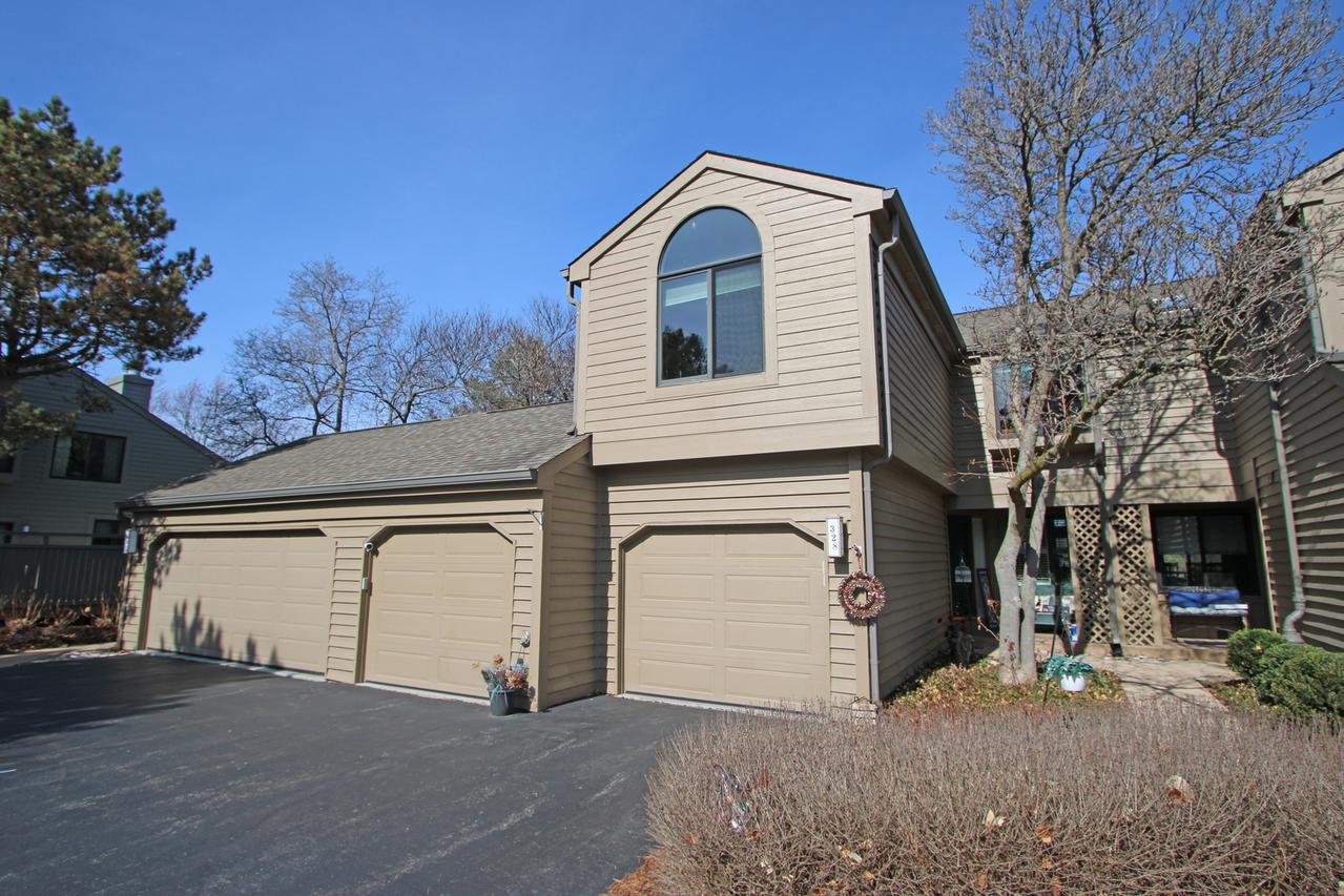 328 Indian Point, Lake Barrington, IL 60010