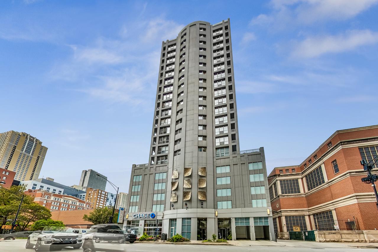 600 N Dearborn St. #604, Chicago, IL 60654
