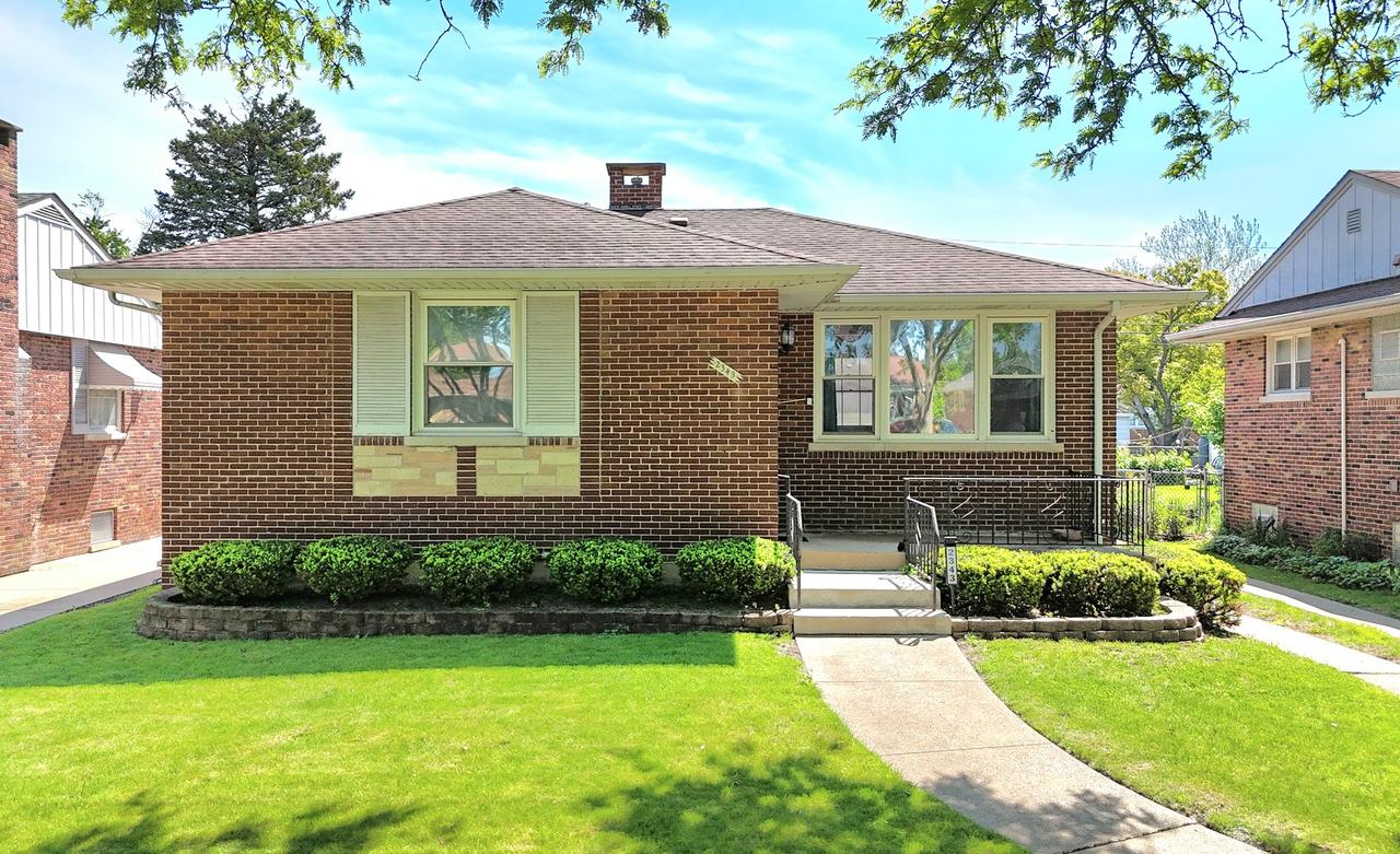 2343 Hawthorne Ave., Westchester, IL 60154