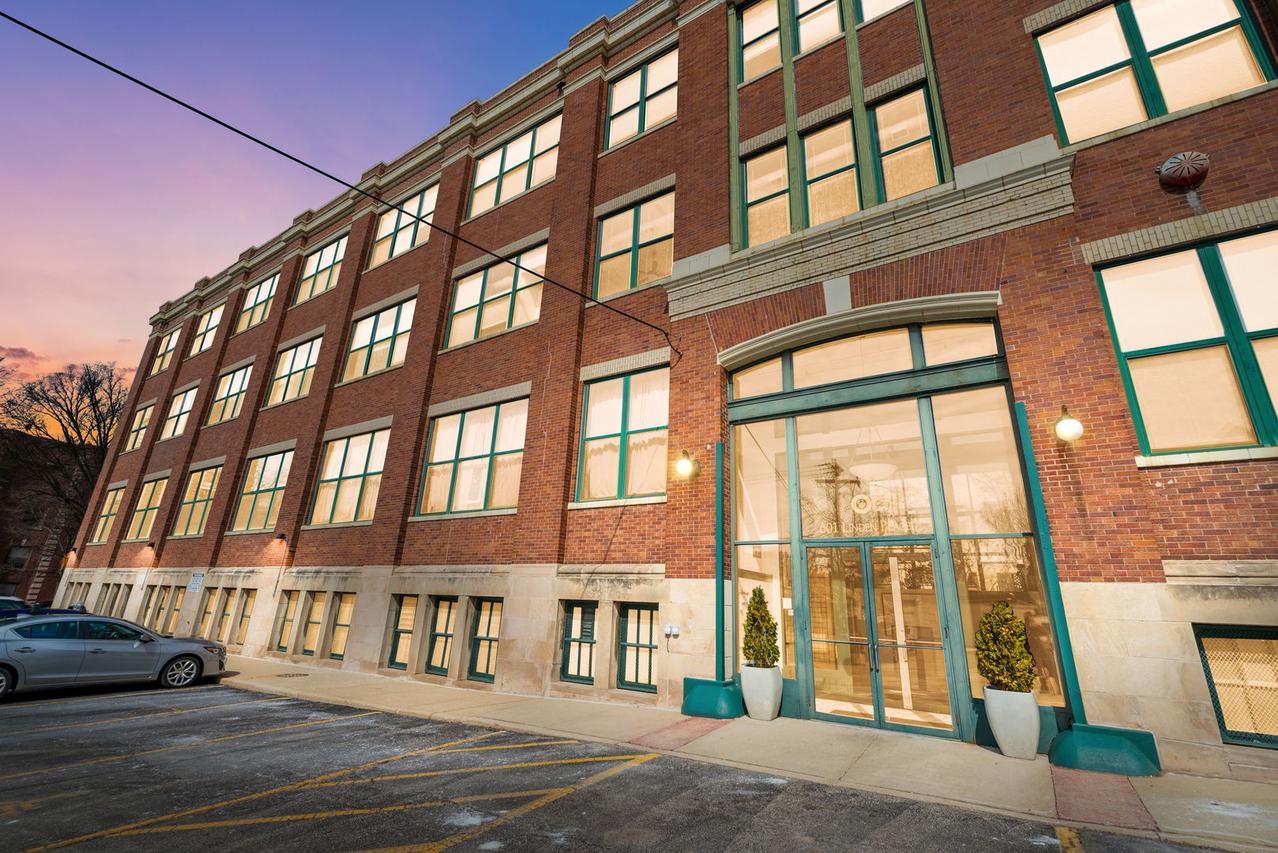 601 Linden Pl. #121, Evanston, IL 60202