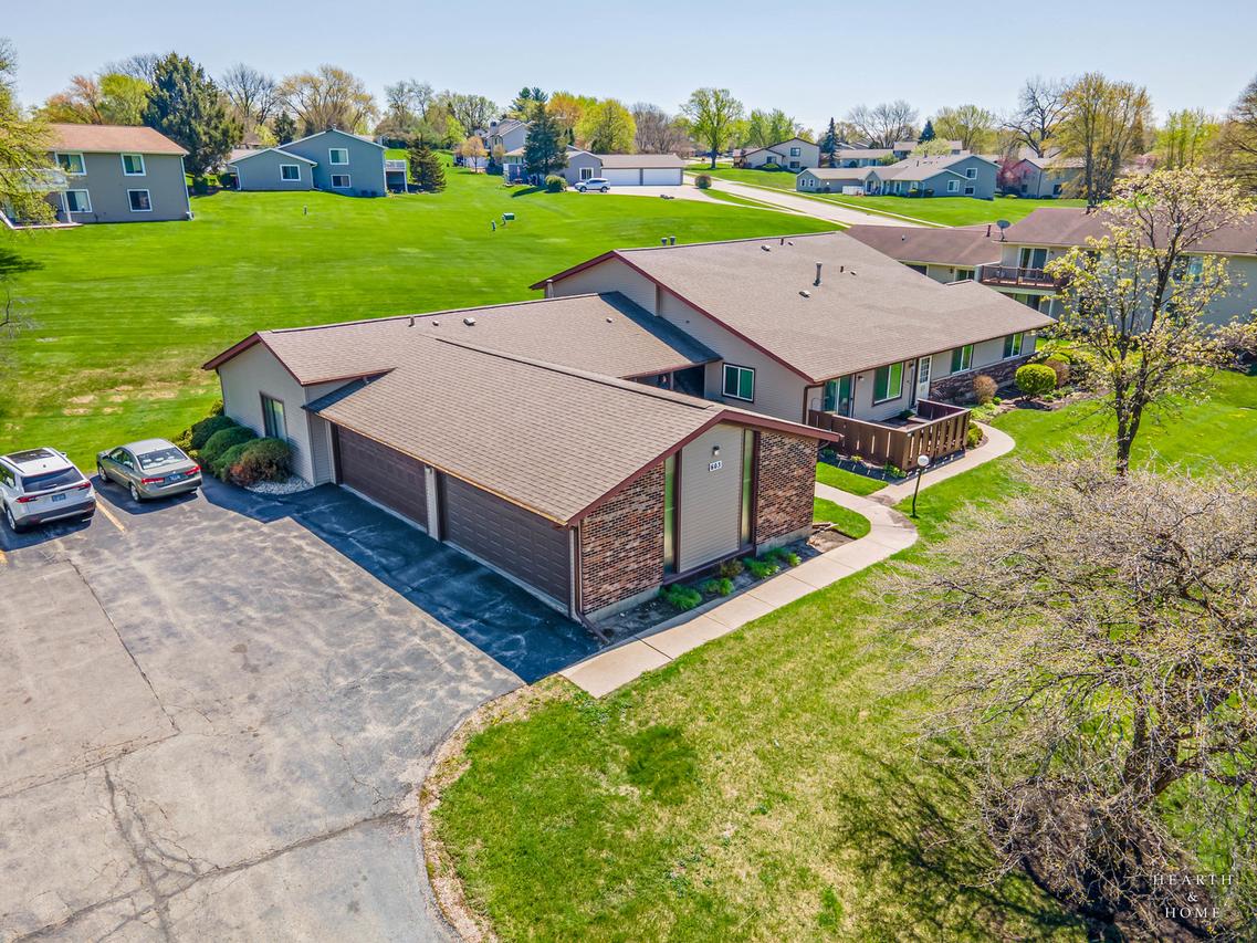 603 Waters Edge Dr. #D, Mchenry, IL 60050