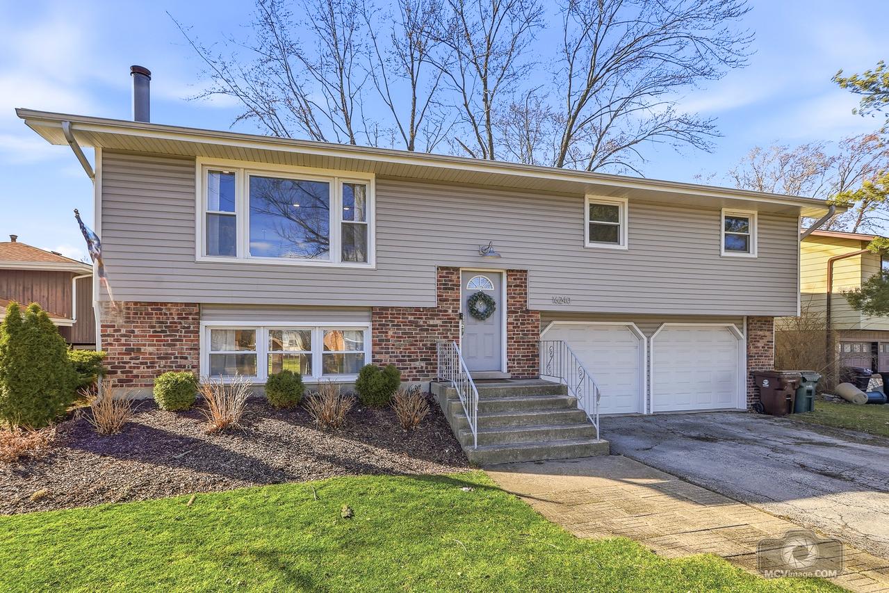 16240 Debra Dr., Oak Forest, IL 60452