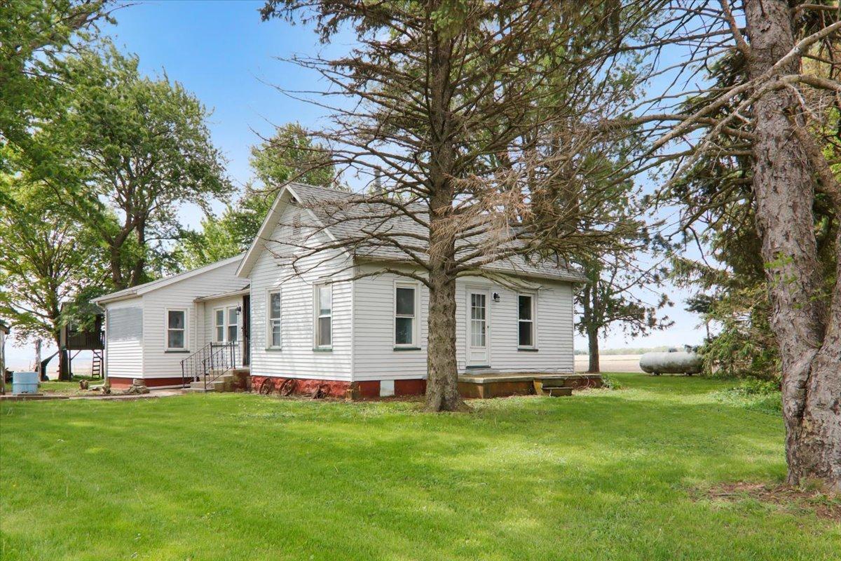 33329 Olympia Rd., Minier, IL 61759