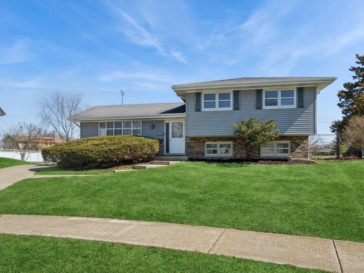 1000 Lancaster Ct., Hoffman Estates, IL 60169