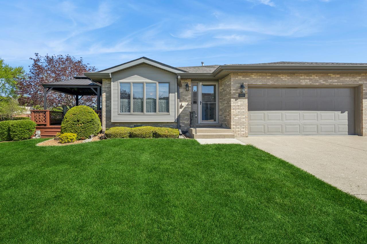 1900 Foxwood Dr., New Lenox, IL 60451