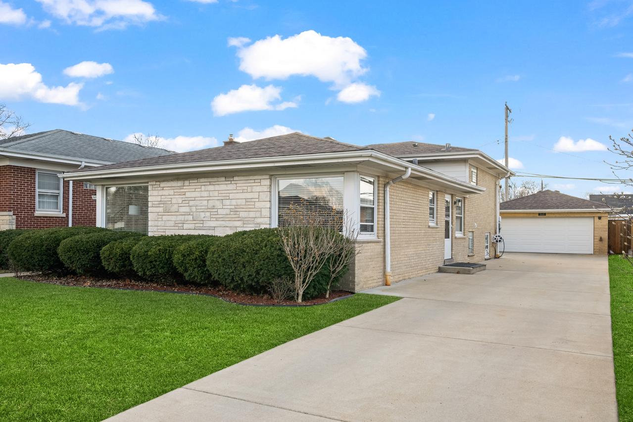 2610 Sunnyside Ave., Westchester, IL 60154