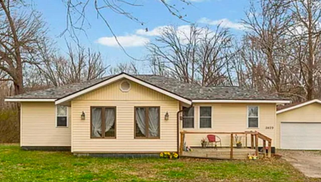 2429 Overbeck Ln., Centralia, IL 62801