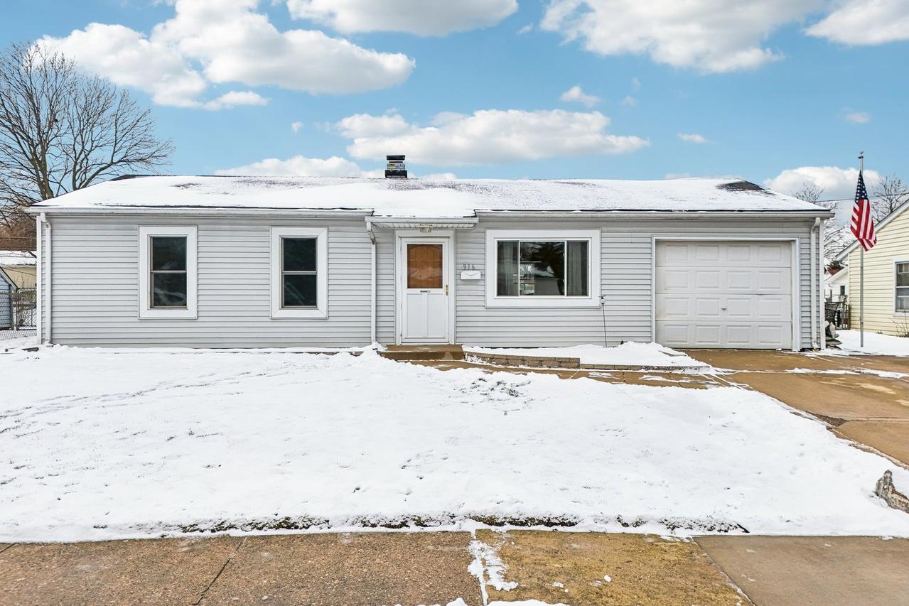 916 Mulberry Ln., Streamwood, IL 60107