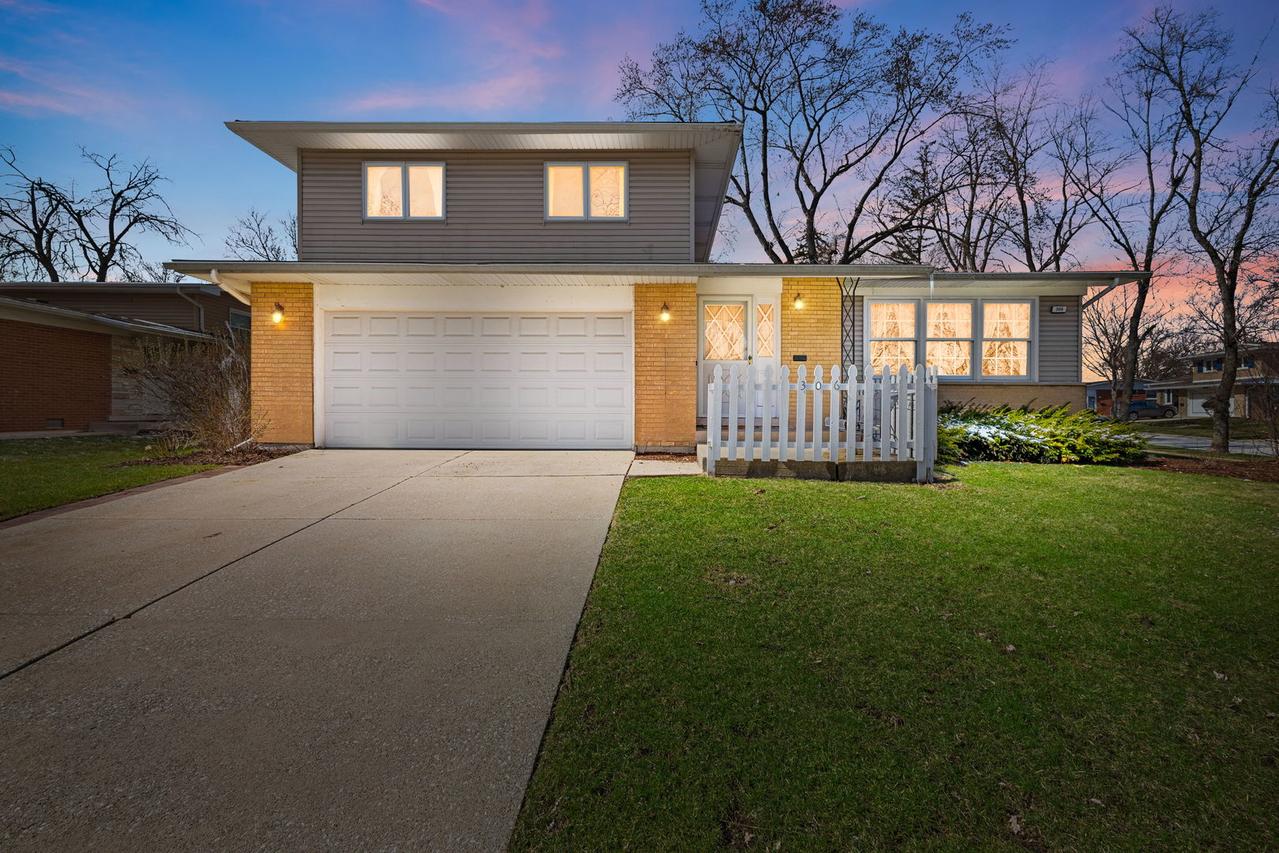 306 N Pleasant Dr., Glenwood, IL 60425