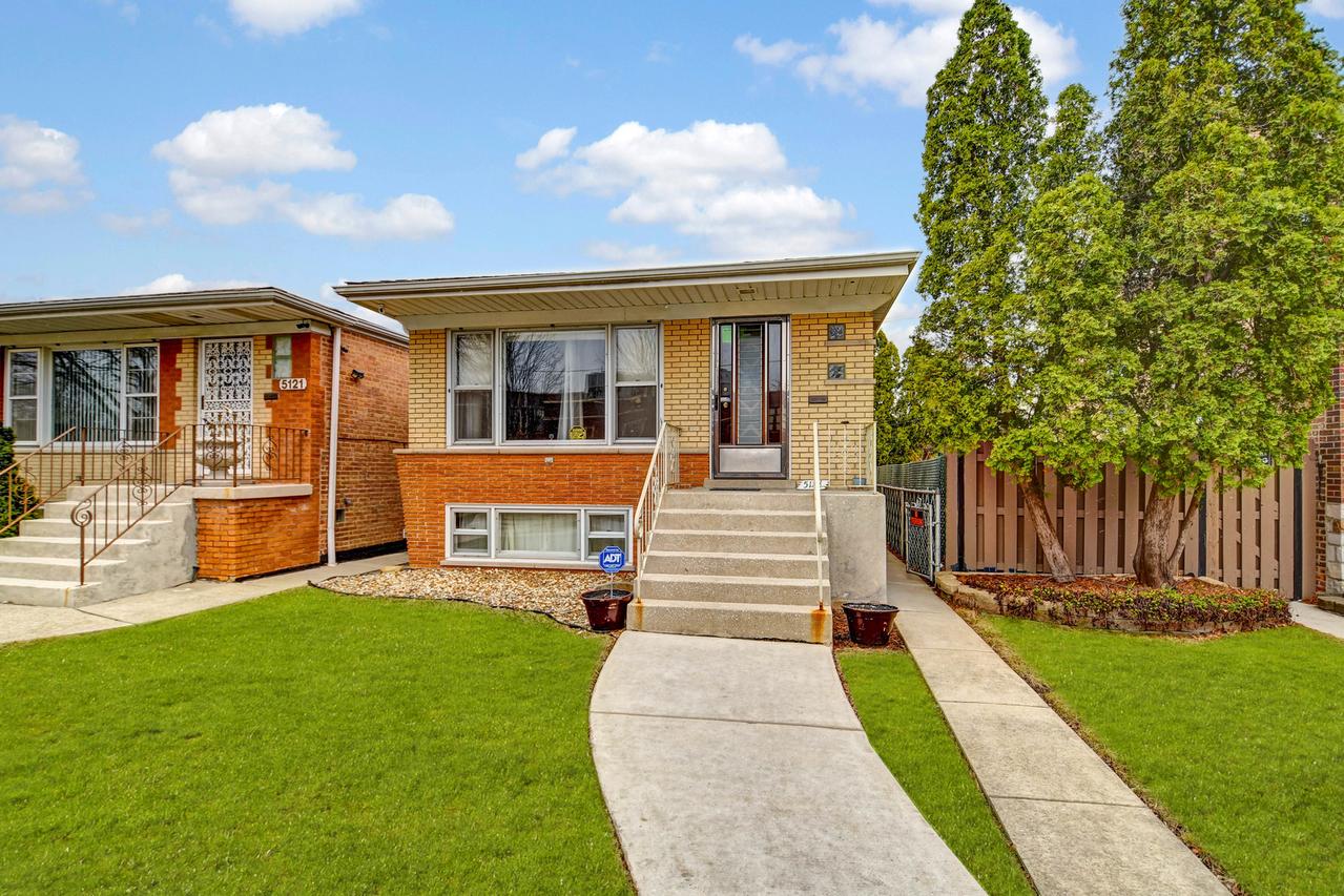 5123 S Lotus Ave., Chicago, IL 60638