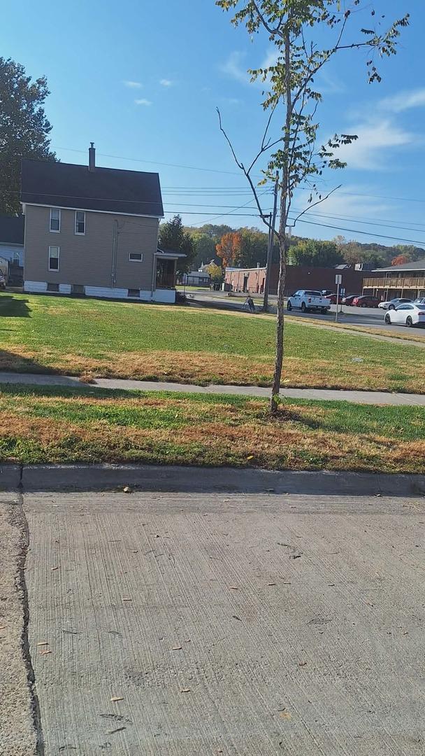 2702 5 1/2 Ave., Rock Island, IL 61201