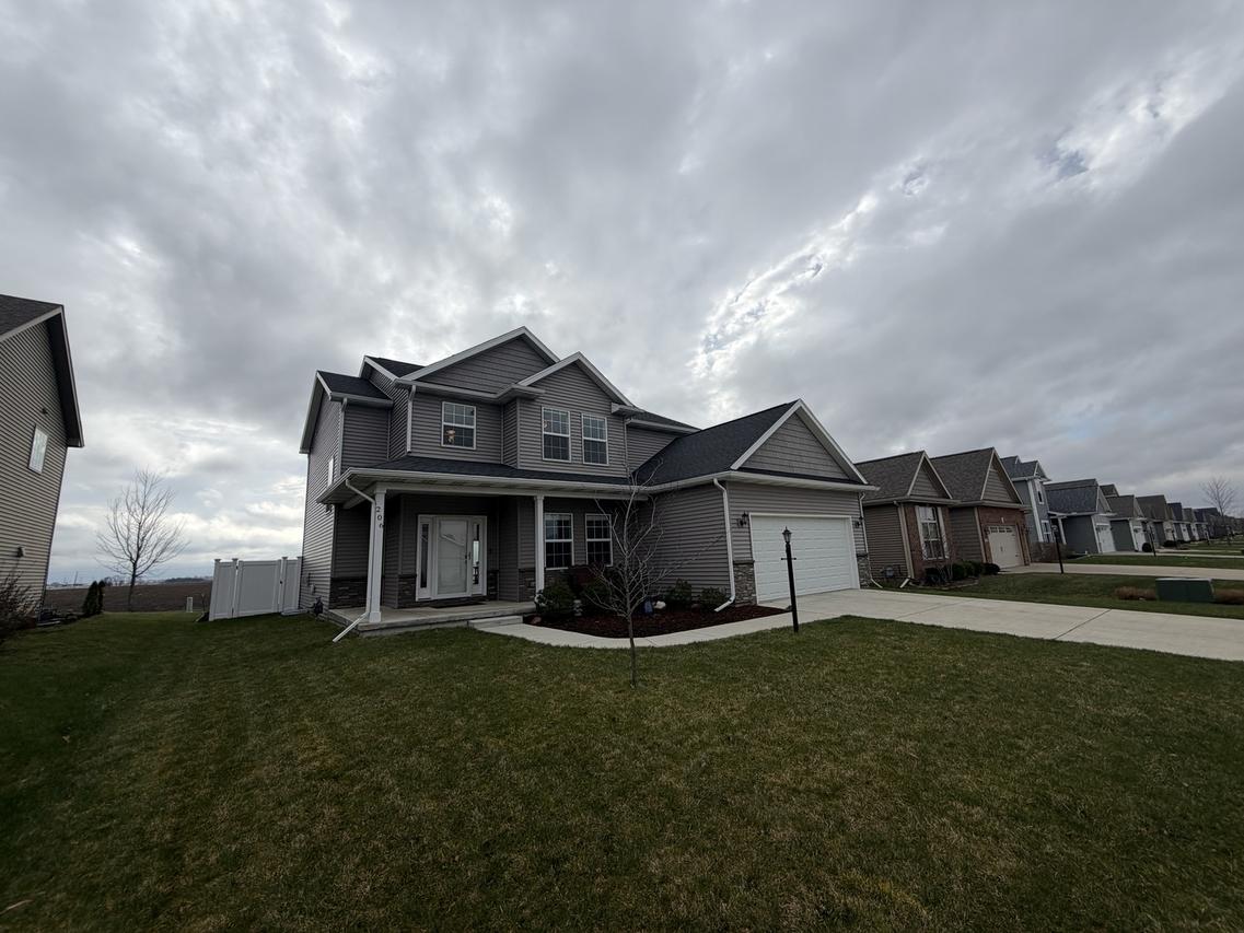 206 Denton Dr., Savoy, IL 61874