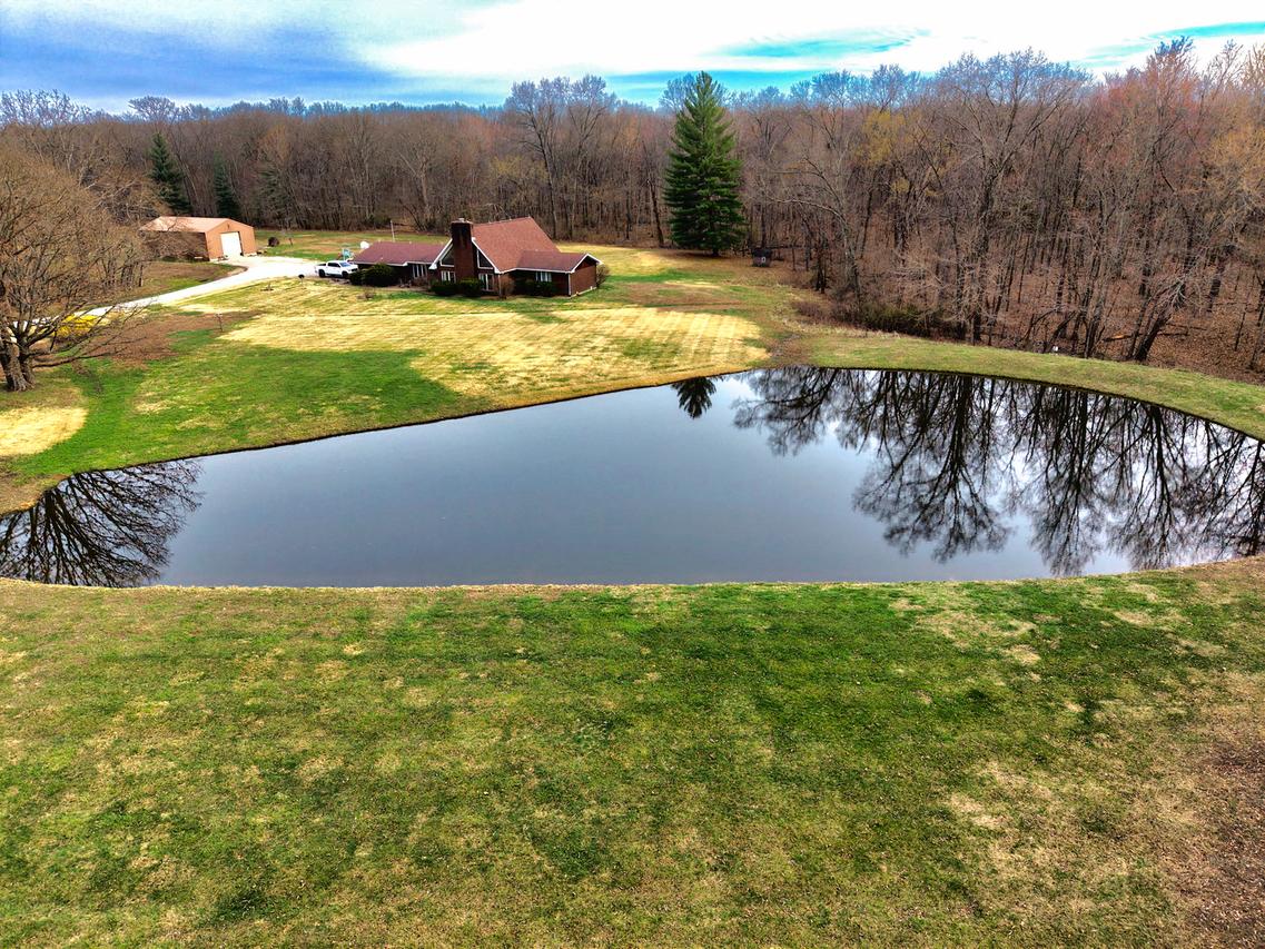 1022 Grouse Ln., Louisville, IL 62858