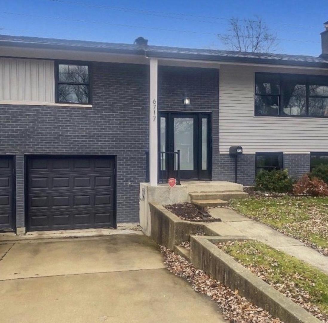 6717 Patton Dr., Woodridge, IL 60517