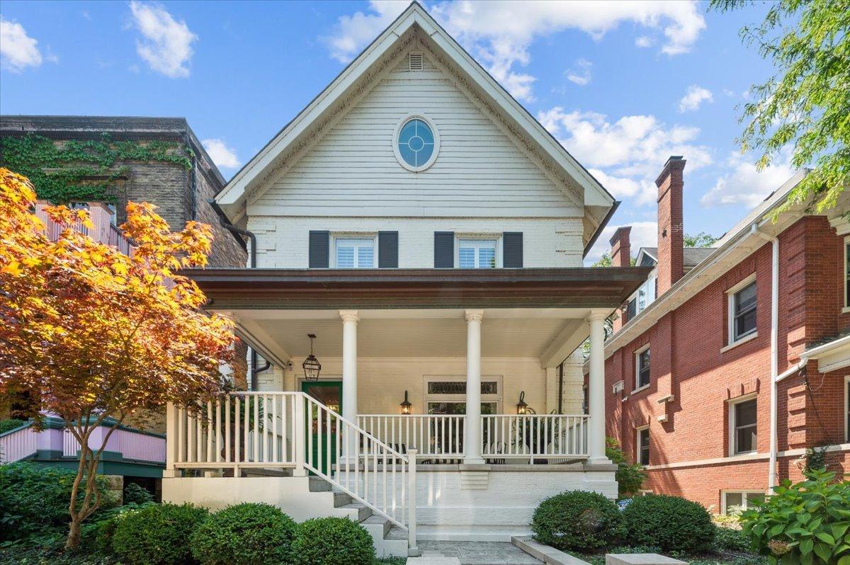 837 W Junior Ter., Chicago, IL 60613