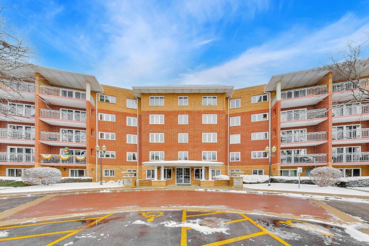 710 Creekside Dr. #110A, Mount Prospect, IL 60056