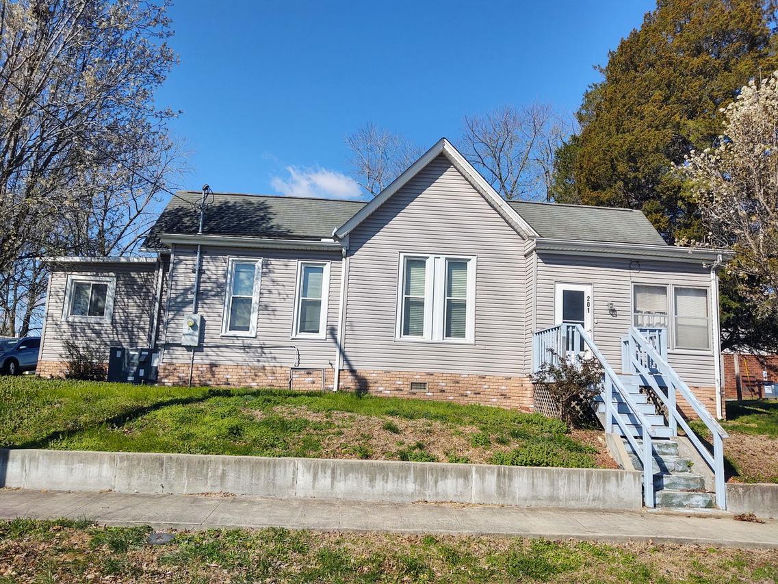 201 South 4th St., Vienna, IL 62995