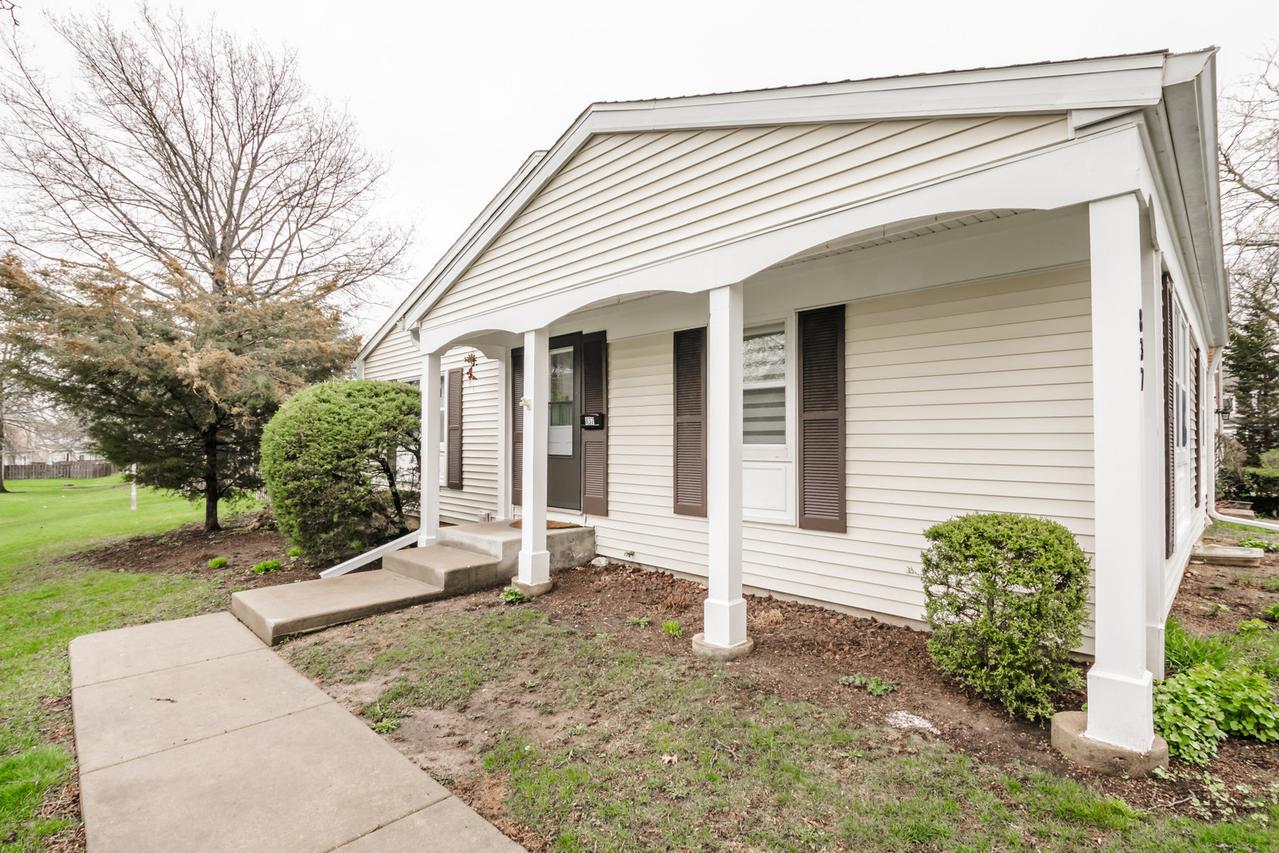 837 Carnaby Ct., Schaumburg, IL 60194