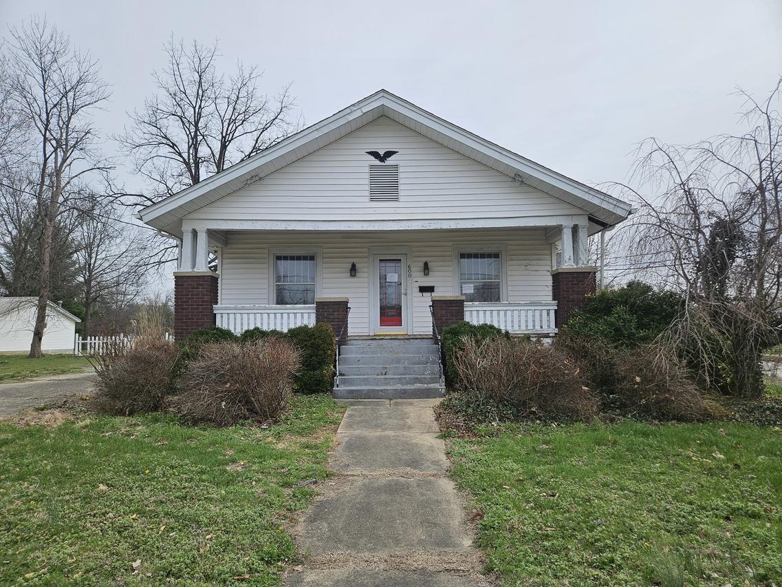 600 N 1st St., Fairfield, IL 62837