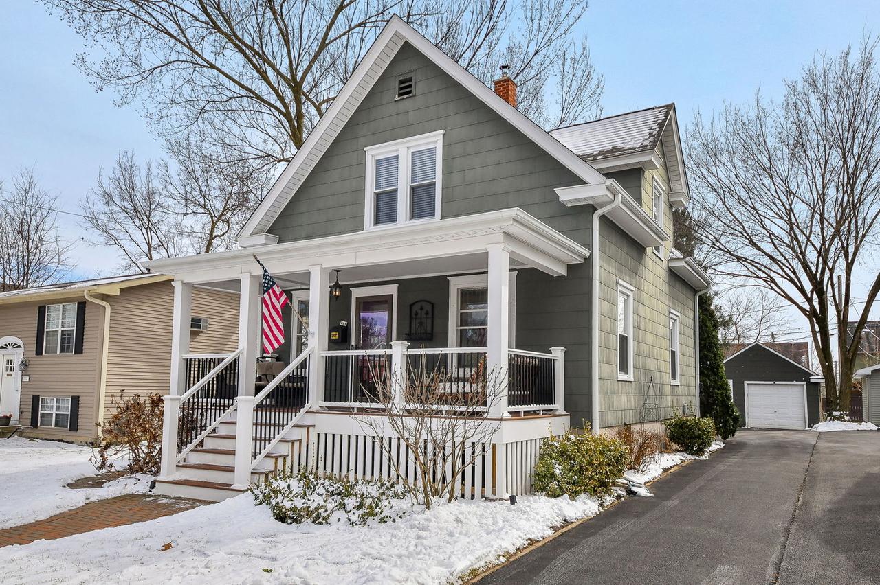 718 North St., Geneva, IL 60134