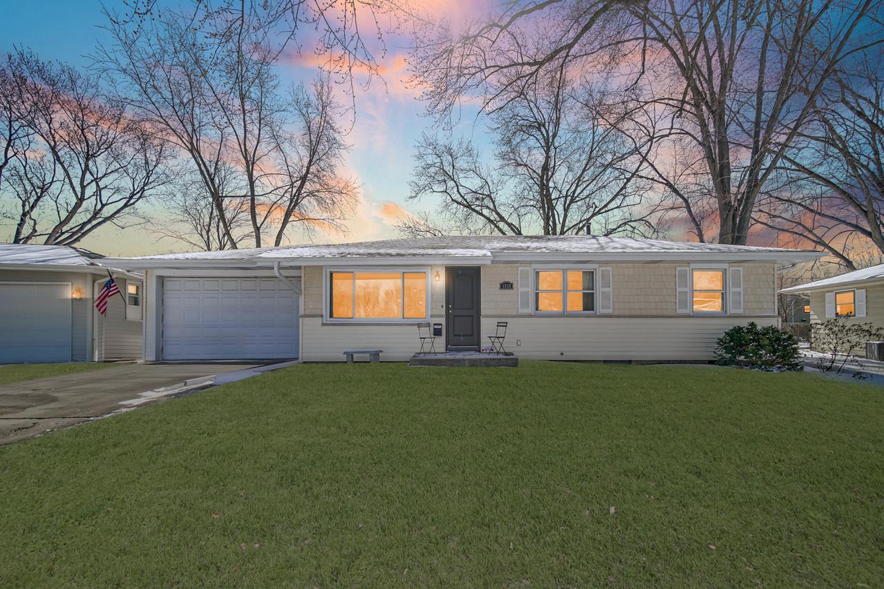 1930 Richard St., Aurora, IL 60506