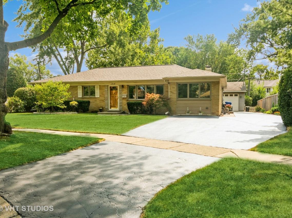 1715 Verde Ct., Mount Prospect, IL 60056