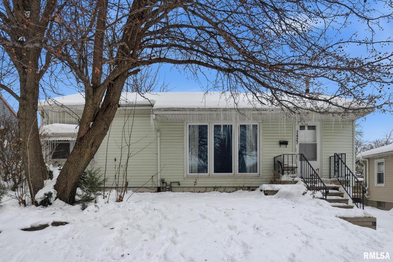 2427 29 1/2 St., Rock Island, IL 61201