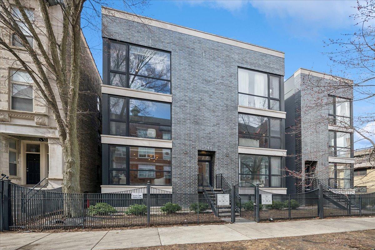 1346 N Claremont Ave. #1S, Chicago, IL 60622