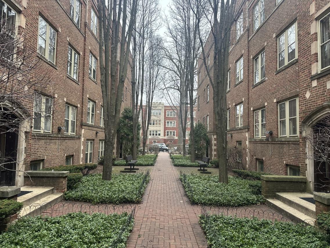 219 N Oak Park Ave. #3E, Oak Park, IL 60302