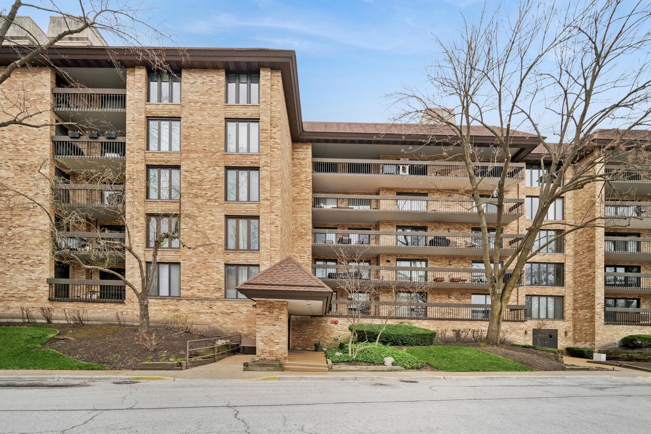 1671 Mission Hills Rd. #206, Northbrook, IL 60062