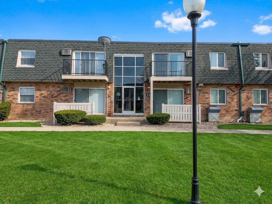 9954 S 84th Ter. #109, Palos Hills, IL 60465